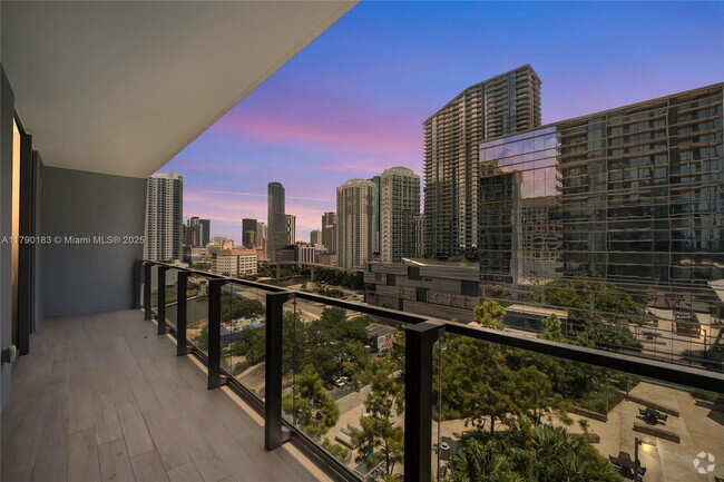 Building Photo - 88 SW 7th St Rental
