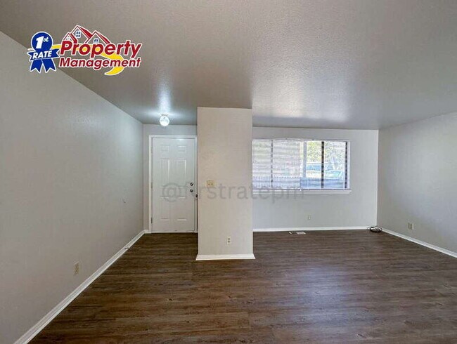 Photo - 1184 W Lee St