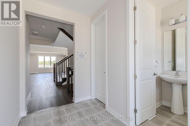 Photo - 475 Meynell Rd
