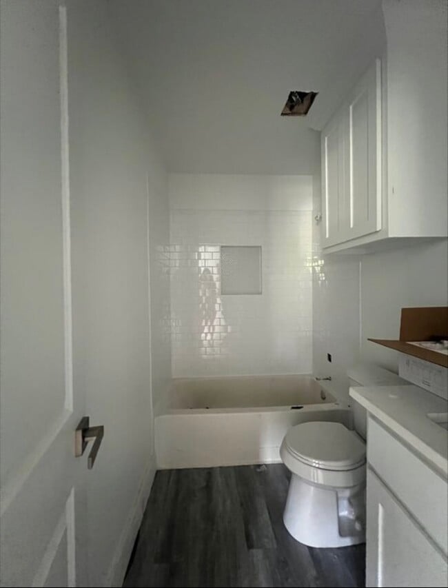 Photo - 301 W Rochester St