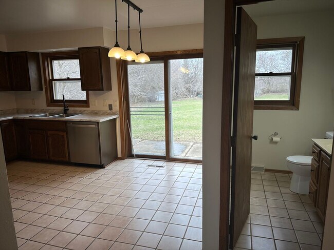 Photo - 3 Bedroom 1.5 Bath Townhome in Fitchburg