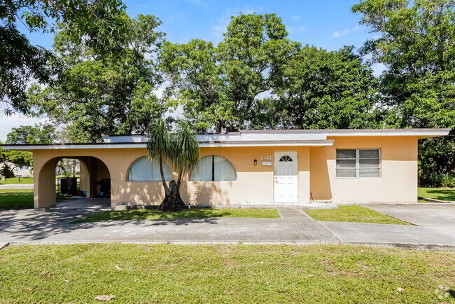 Building Photo - 2351 NW 28th St Rental