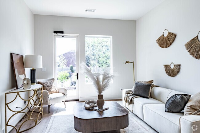 1BR, 1BA - 548SF - Living Room - The Haysboro