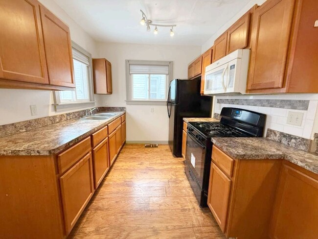 Photo - 2 BED, 1 BATH BEAUTIFIL SINGLE-FAMILY HOME IN EUCLID!