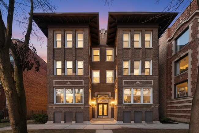 Building Photo - 5210 S Ingleside Ave Unit 2
