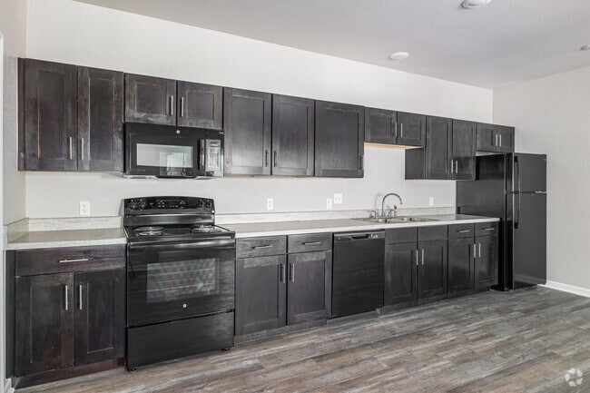 1BR, 1BA - 753SF - Kitchen - Crossroads at Westchester
