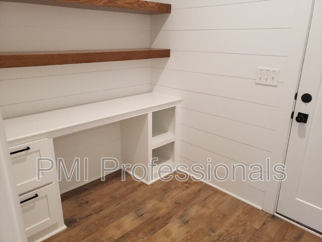 Photo - 227 S Bilbro Ave