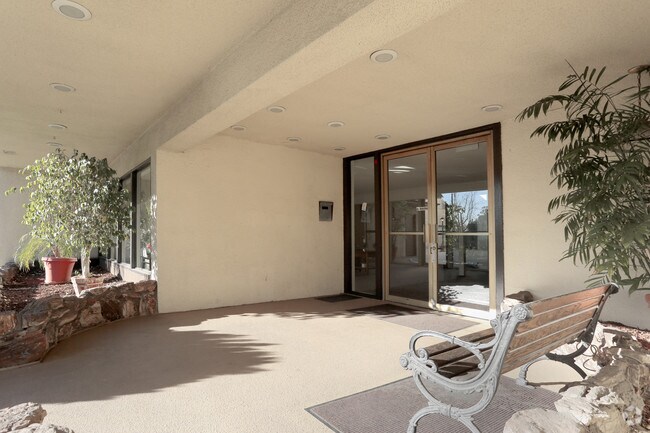 Photo - Howard Crest