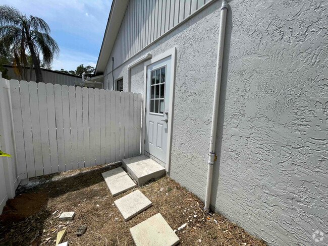 Building Photo - 2808 Falling Leaves Dr Rental