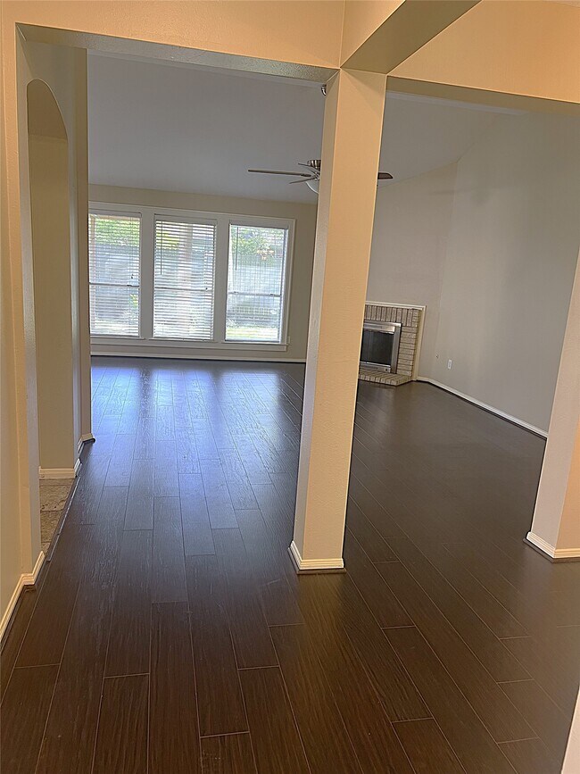 Photo - 4910 Linden Pl