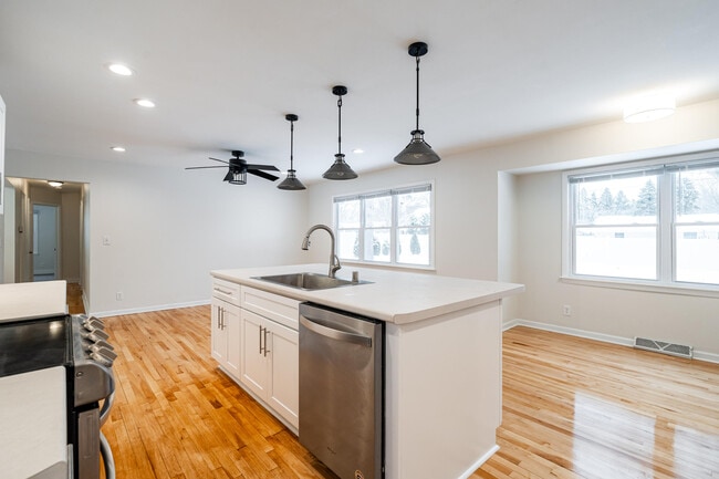 Photo - 6604 W Glenbrook Rd