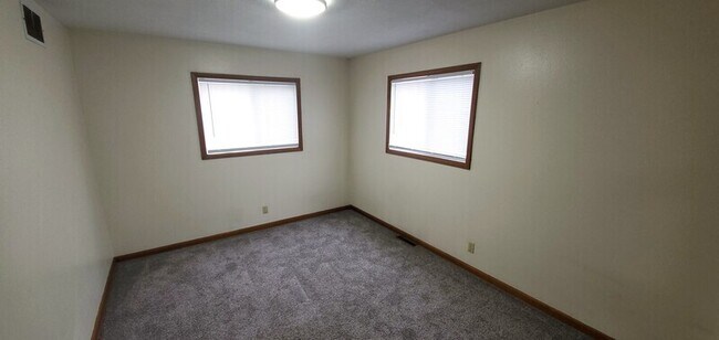 140 21st Ave SW Unit 2