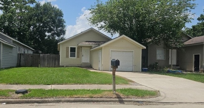 Building Photo - 11919 Kingslake Forest Dr Rental