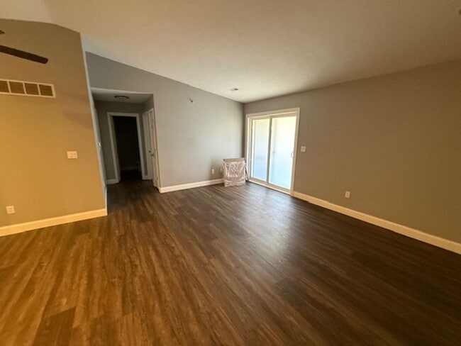 Building Photo - 102-116 Goldenrod Dr. Unit 108 Rental
