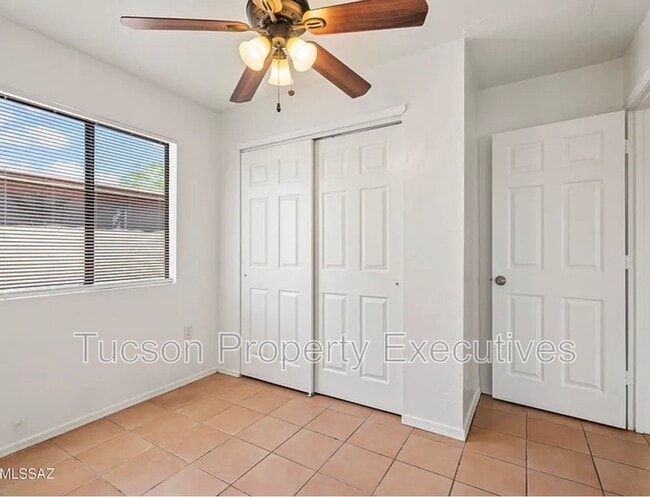 Building Photo - 1107 W Sonora St