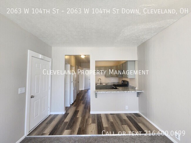 Photo - 2063 W 104th St Unidad 2063 W 104th St Down, Cleveland, OH 44102