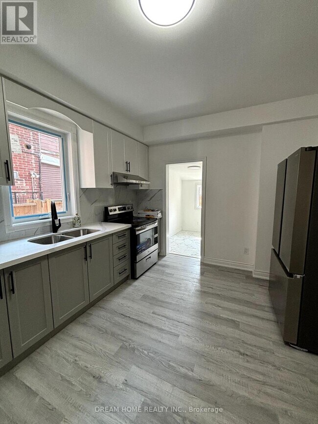 Photo - 262 Clinton St
