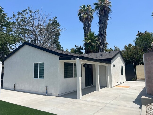 Building Photo - Brand New Detached 3 Bed/2 Bath Home-Central AC +In-Unit Laundry-Riverside
