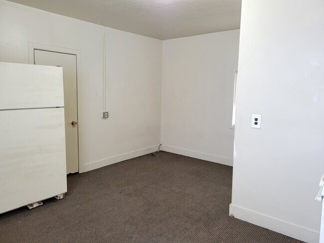 Photo - 393 S Eastern Ave