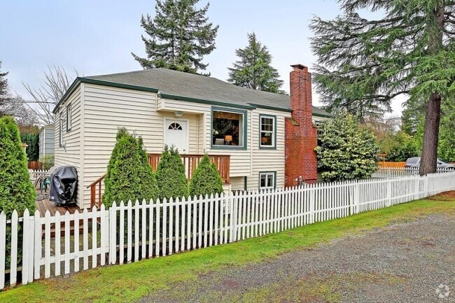Building Photo - 4 bedroom in Seattle WA 98103 Rental