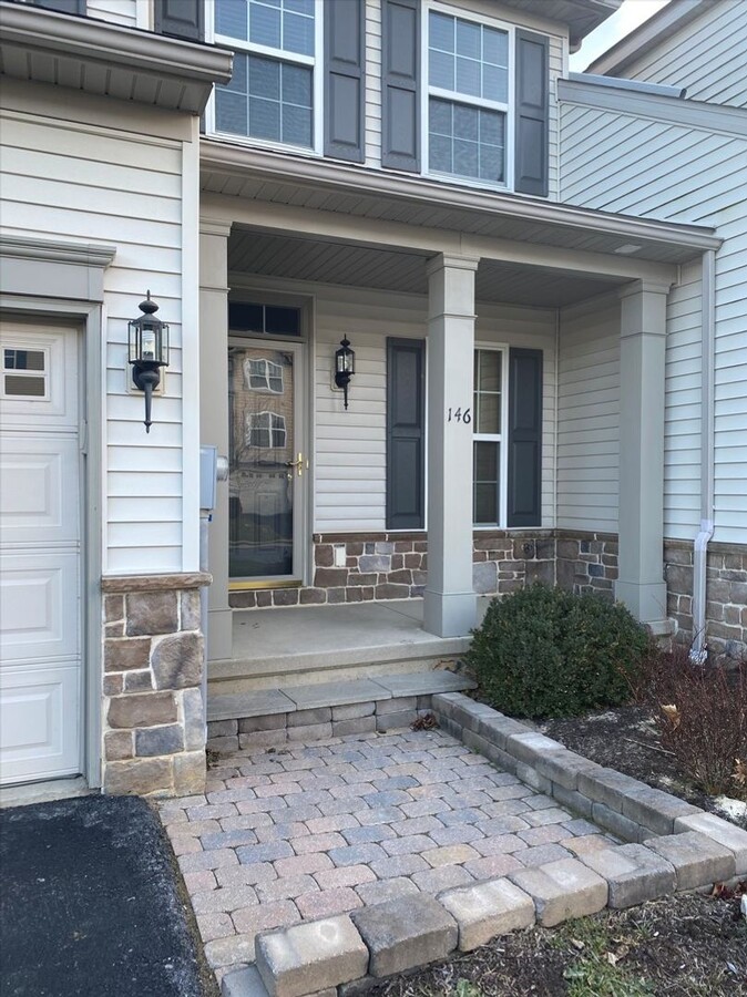 Beautiful 3 Bedroom Townhome in Amberleigh... - Beautiful 3 Bedroom Townhome in Amberleigh...