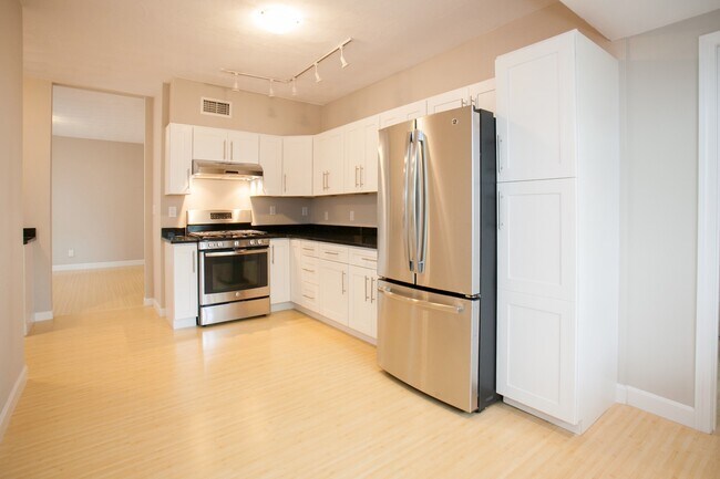 Building Photo - 33 Bromfield Rd Unit 1