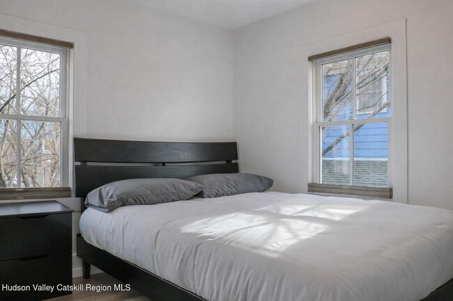 Photo - 18 Rock City Rd