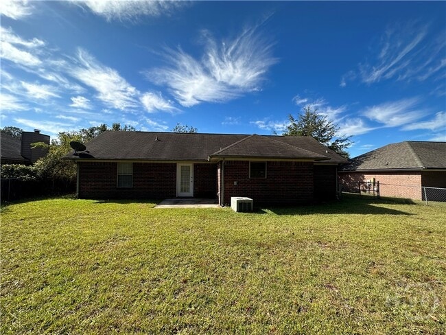 Photo - 906 Willowbrook Dr House