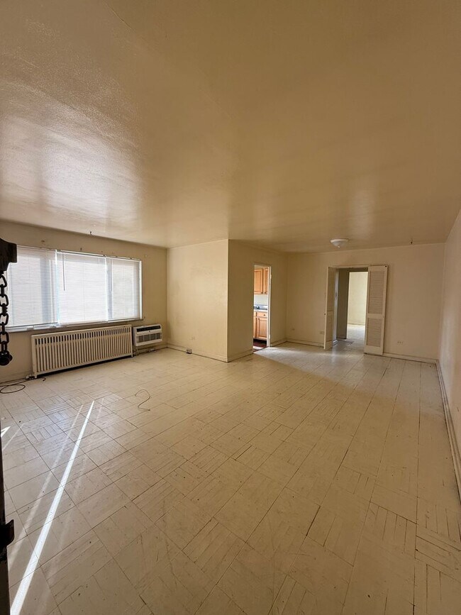 Building Photo - Top Floor 2 Bedroom Unit C33 Rental