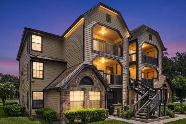 Building Photo - 380 Lakepointe Dr Unit 201