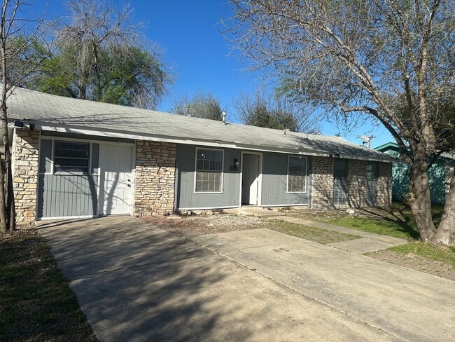 Building Photo - 115 Meadow Trail Dr