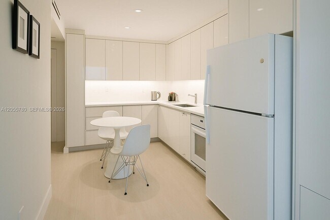 Photo - 2301 Collins Ave Unit 636