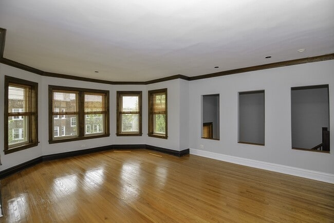 Building Photo - 6218 N Bell Ave Unit 2C Rental