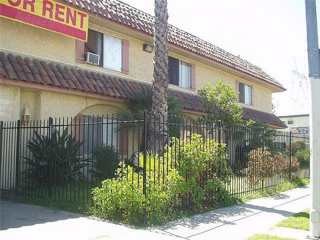 Building Photo - 11722 Saticoy St Unit 21-21 Rental