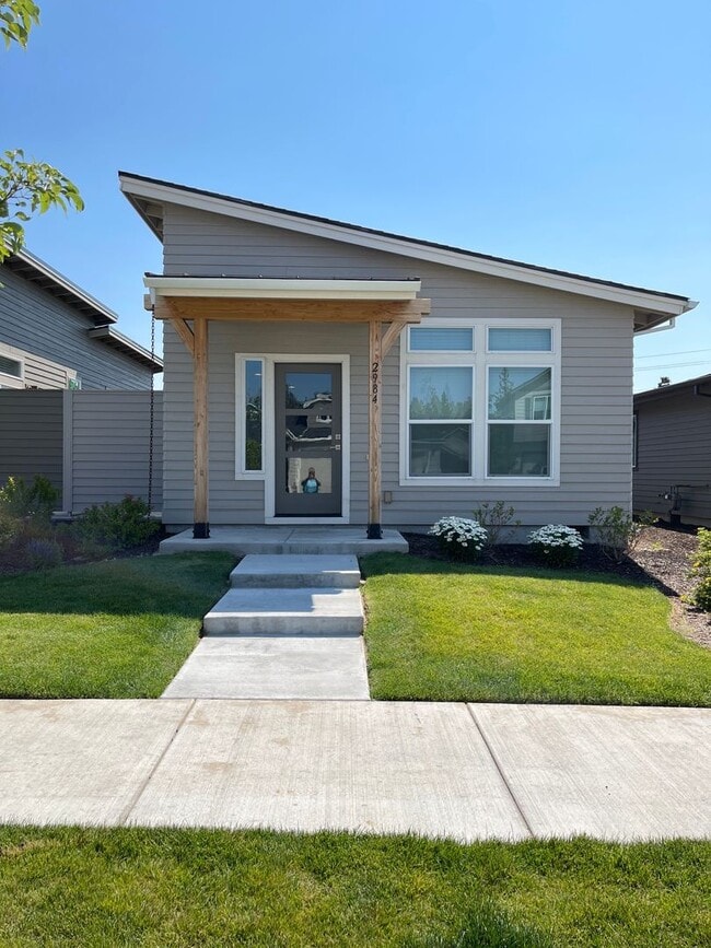 Building Photo - 2 Bedroom / 1 Bathroom Home Home in NE Bend