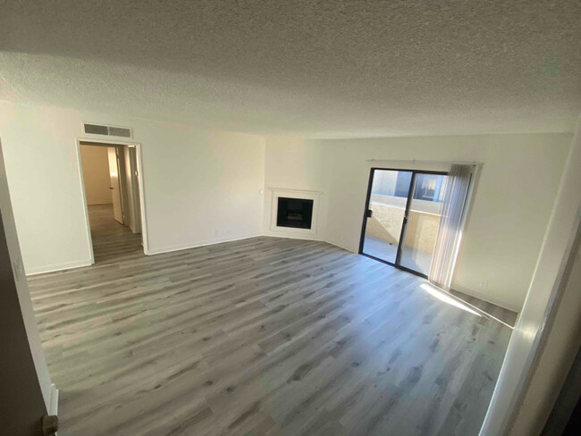 Photo - 14942 Burbank Blvd Apartamento Unidad 205