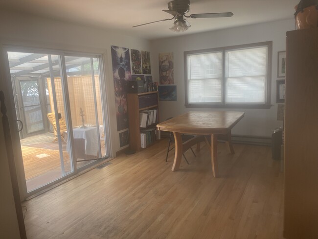 Photo - 112 Howard St