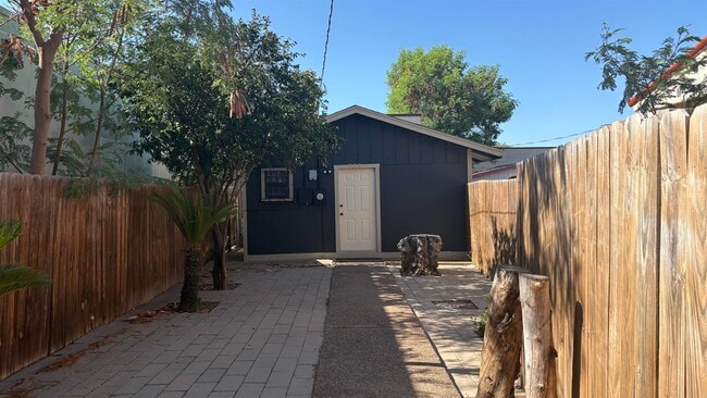 Photo - 907 Laredo St
