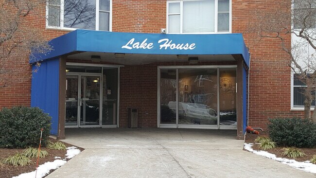 Photo - 11820 Edgewater Dr Unit 723