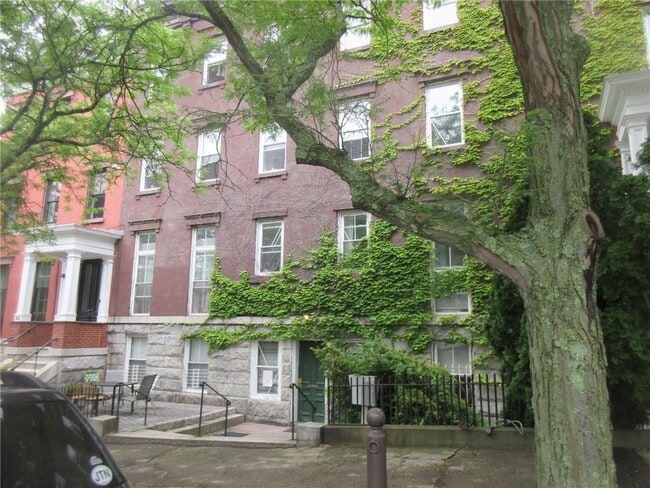 Building Photo - 100 Bowen St Unit 1 E