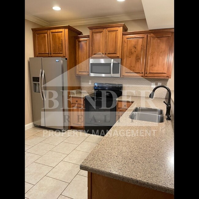 Photo - BEAUTIFUL TOWNHOME IN THE CITY