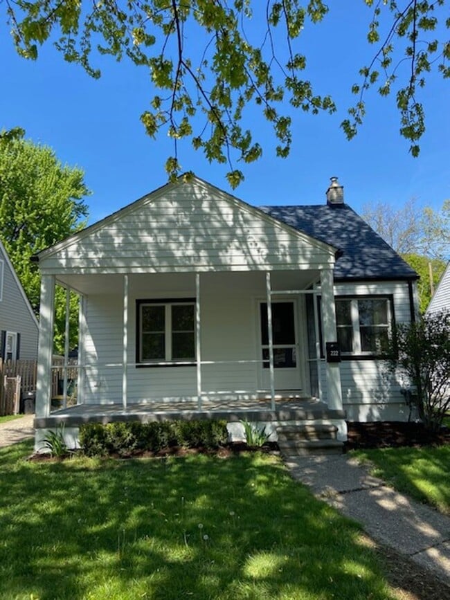 Building Photo - COMING SOON! GORGEOUS 3 BED 2 BATH BUNGALO... Rental