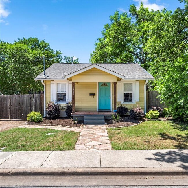 Photo - 1208 Cedar Ave Casa