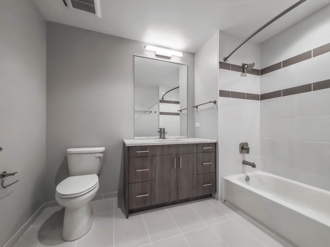 Photo - 1219 N Clark St