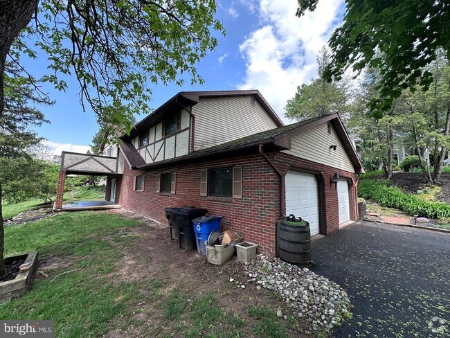 Building Photo - 44 Gibraltar Rd Rental