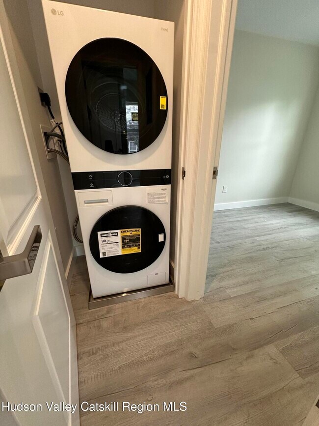 Photo - 61 Thompson St