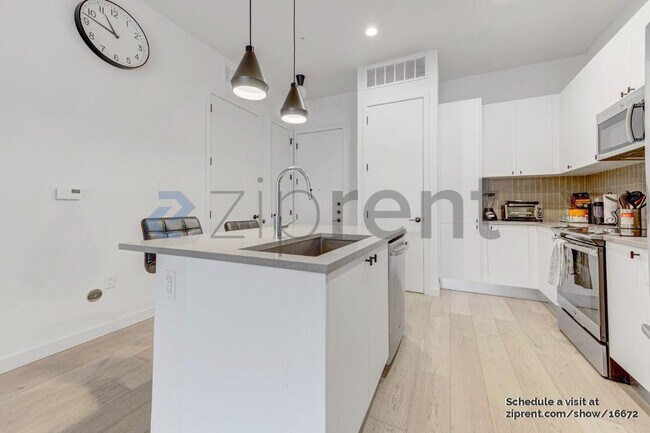 Photo - 800 Embassy Dr