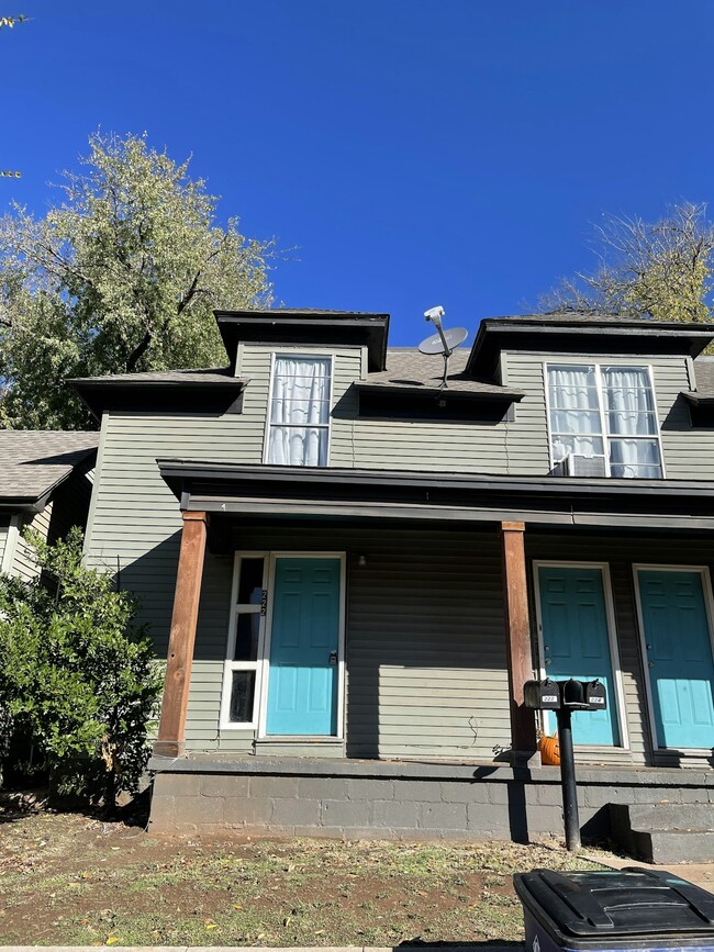 Photo - 220 E Springer Ave