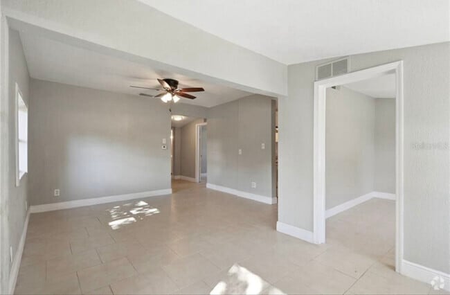 Building Photo - 8206 N Alaska St Rental