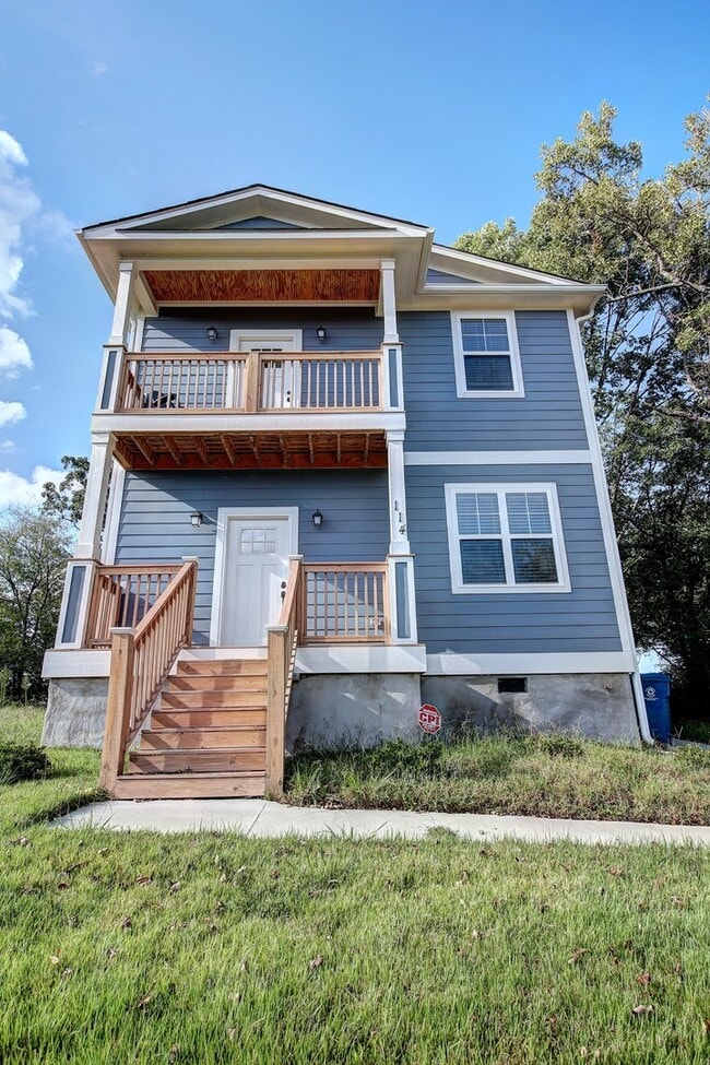 Building Photo - Available April 1st! Two Story Gorgeous 3bd/2.5ba Home 1/2 Mile from Durham Bulls!